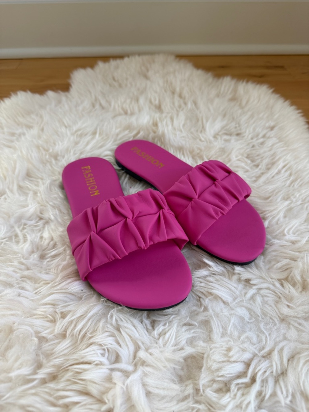 NWOT, Fashion Fuchsia Ruched Slide Sandals - little girls size 2 (33)